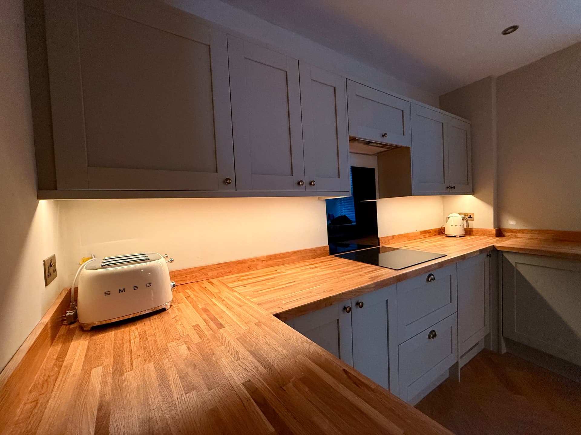 What affects the cost of an emergency electrician? Key factors for New Mills homeowners